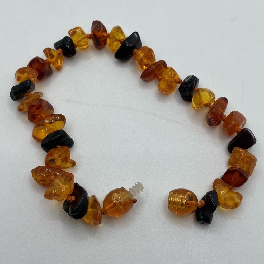 VTG Baltic Amber Knotted Bead Bracelet w Screw Clasp 7”
